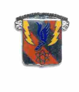 US Army 8th Signal Battalion Unit Crest by Saunders Military Insignia