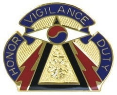 US Army 304th Military Intelligence Battalion Unit Crest by Saunders Military Insignia