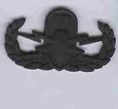 Explosive Ordnance Disposal Basic Army badge in black metal by Saunders Military Insignia