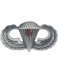 Parachutist badge with one combat star by Saunders Military Insignia