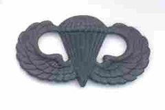 Parachutist Basic badge in black subdued metal by Saunders Military Insignia