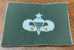 Senior Parachute Wing with two stars sew on in subdued cloth - Saunders Military Insignia